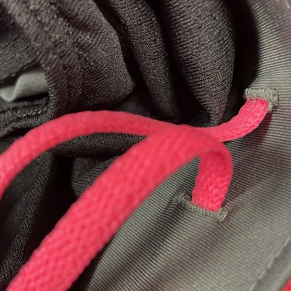 “Under Armour” Size Small Woman’s Fly By Shorts - Picture 5 of 6